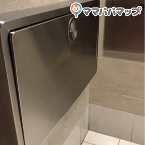 ロイヤルハワイアンセンター パイナラナイフードコート(2F)のオムツ替え台情報 画像3
