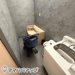 ホテル阪急グランレスパイア大阪(5F)の授乳室・おむつ替え台の写真(1枚目)