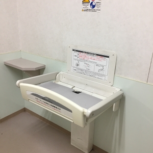 ディスカウントドラッグコスモス姪浜駅前店(1F)のオムツ替え台情報 画像1