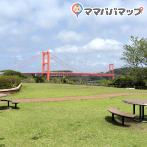 舗装された通路があり、ベビーカーでの散歩がしやすいです