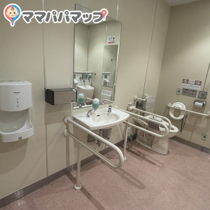 2F多目的トイレ内