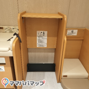 MARK IS 葛飾かなまち(2F)の授乳室・おむつ替え台の写真(2枚目)