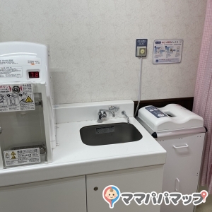 調乳用のお湯とオムツ用ゴミ箱