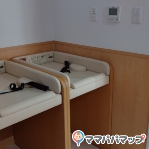 5階の授乳室のオムツ台
