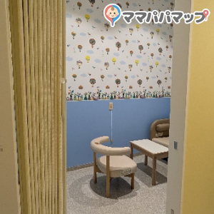東京インテリア家具　大津店(1F)の授乳室・おむつ替え台の写真(2枚目)