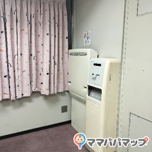 オムツ替え台あり、オムツ捨ても可能