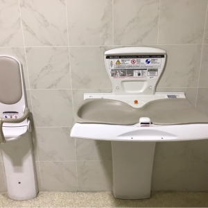 おむつ交換台が一台あります