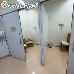 個室に鍵がかかります