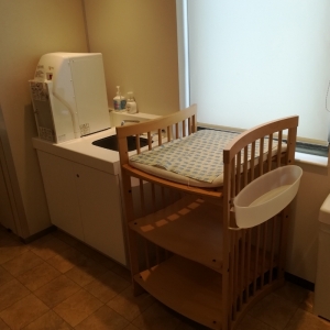 海老名市立中央図書館(4F)の授乳室・オムツ替え台情報 画像6