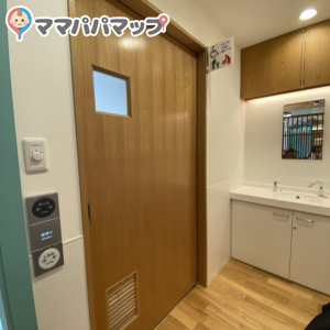 ドトール パークカフェ ＹＯＹＯＧＩのオムツ替え台情報 画像1