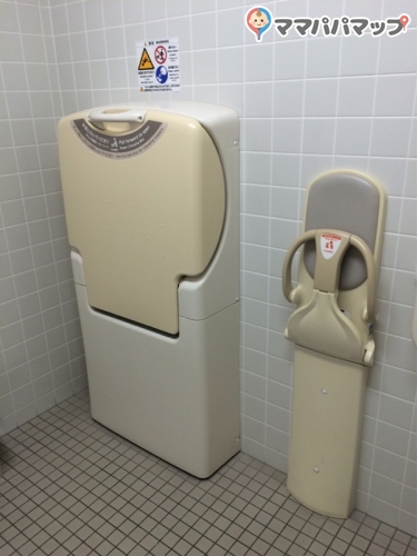 TOTO ベビーシート オムツ替え台 トイレ設備プラン｜コンビウィズ施設