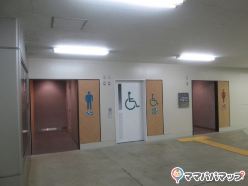 京王電鉄 高尾駅 改札内 のオムツ替え台情報